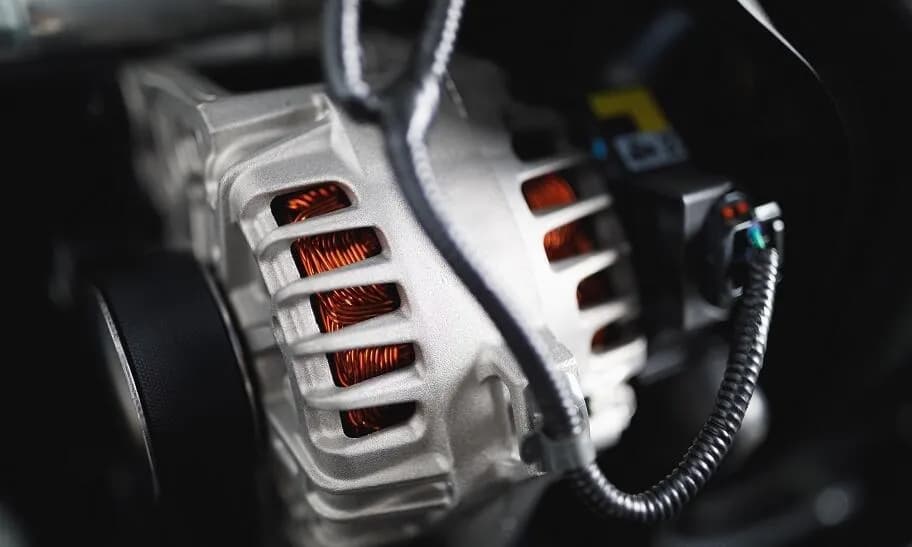 Zużyte szczotki alternatora - objawy, które mogą zrujnować Twój samochód