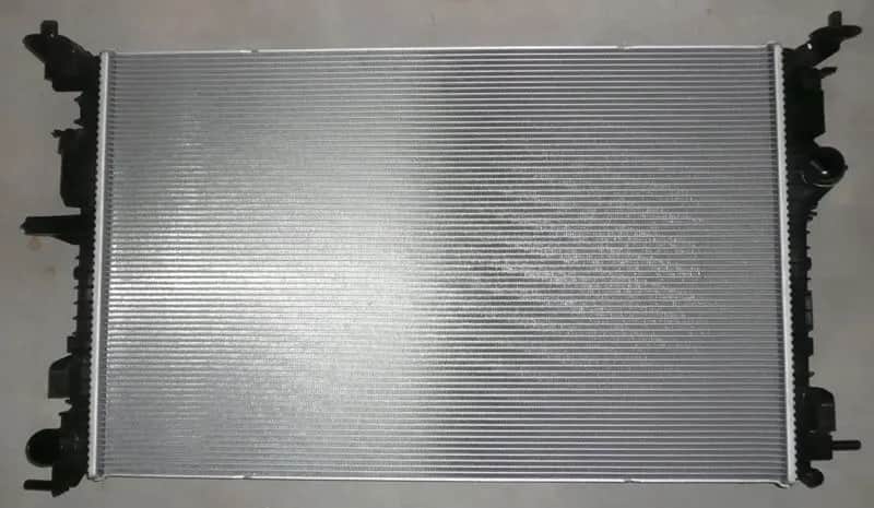 Dziurawa chłodnica objawy - jak rozpoznać problem i uniknąć kosztów