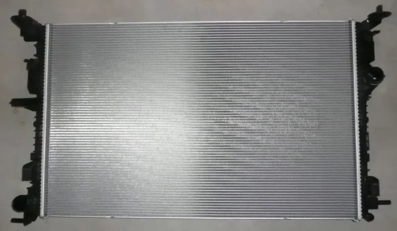 Dziurawa chłodnica objawy - jak rozpoznać problem i uniknąć kosztów