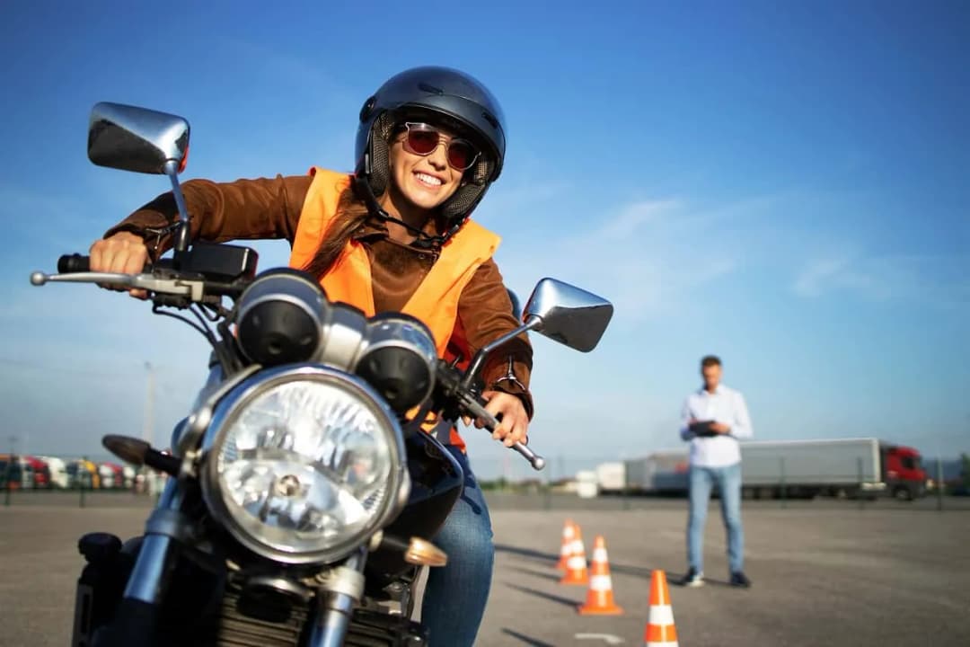 Jakie prawo jazdy na motor 1000? Oto kluczowe wymagania i koszty