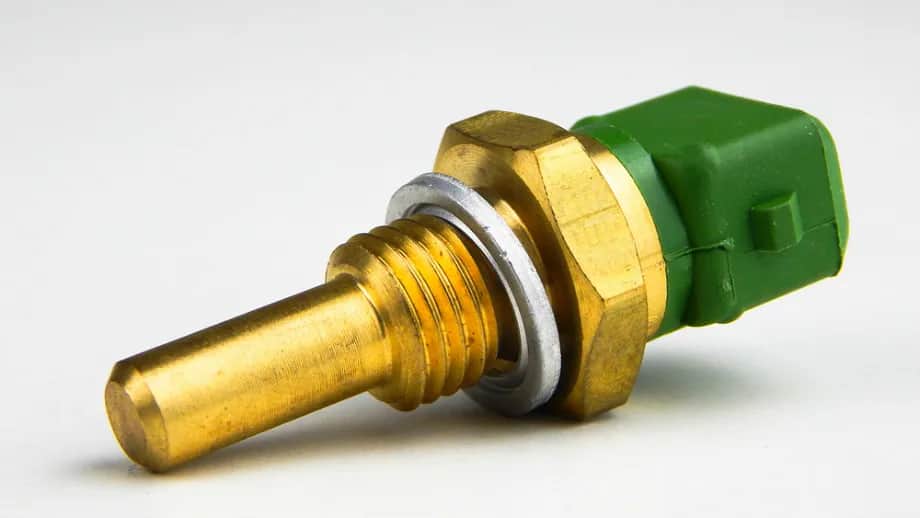 Jak sprawdzić czujnik temperatury silnika i uniknąć kosztownych awarii