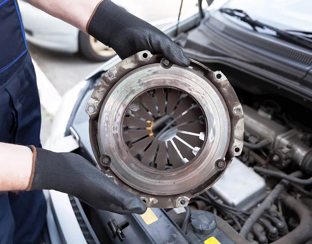 Ile trwa wymiana sprzęgła? Sprawdź, by uniknąć niepotrzebnych kosztów