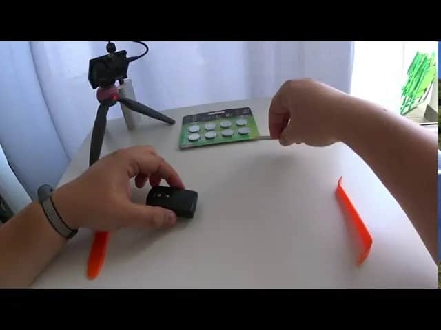 Jak wymienić baterie w kluczyku Toyota Auris - proste kroki i porady