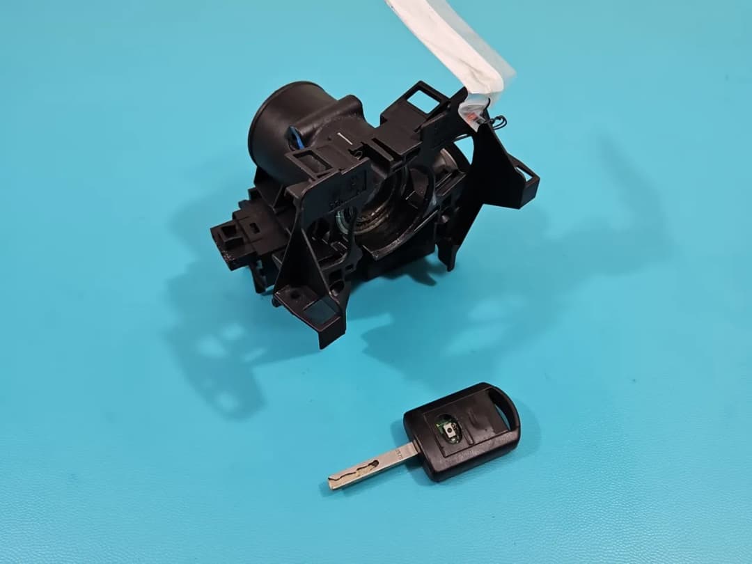 Jak rozebrać kluczyk Opel Meriva bez uszkodzenia elektroniki