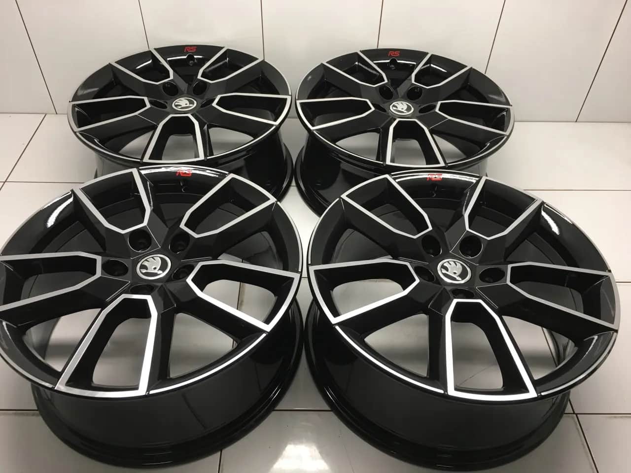 Jakie felgi do Skody Superb 2? Uniknij błędów i dopasuj idealne rozmiary!