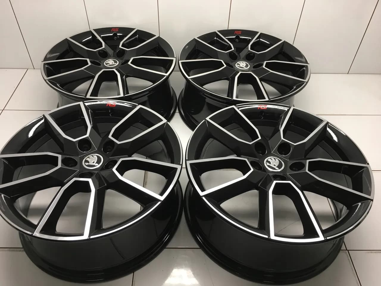 Jakie felgi do Skody Superb 2? Uniknij błędów i dopasuj idealne rozmiary!